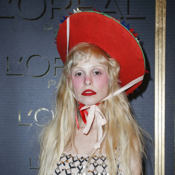 Petite Meller - Photocall - Soirée "Gold Obsession" de L'Oréal à la Monnaie de Paris lors de la Fashion Week de Paris, le 2 octobre 2016.