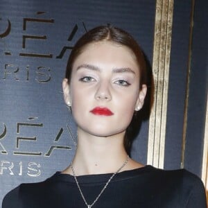 Vika Levina - Photocall - Soirée "Gold Obsession" de L'Oréal à la Monnaie de Paris lors de la Fashion Week de Paris, le 2 octobre 2016.