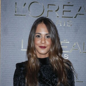 Alice Belaïdi - Photocall - Soirée "Gold Obsession" de L'Oréal à la Monnaie de Paris lors de la Fashion Week de Paris, le 2 octobre 2016.