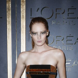 Alexina Graham - Photocall - Soirée "Gold Obsession" de L'Oréal à la Monnaie de Paris lors de la Fashion Week de Paris, le 2 octobre 2016.