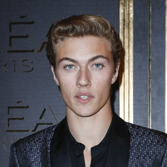 Lucky Blue Smith - Photocall - Soirée "Gold Obsession" de L'Oréal à la Monnaie de Paris lors de la Fashion Week de Paris, le 2 octobre 2016.