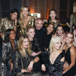 Leïla Bekhti, Natasha Poly, Liya Kebede, Doutzen Kroes, Lara Stone, Cyril Chapuy (président de L'Oréal), Xiao Wen, Irina Shayk, Soo Joo Park, Alexina Graham, Karlie Kloss, Barbara Palvin, Elena Perminova, Thylane Blondeau (les ambassadrices L'Oreal) - Soirée "Gold Obsession" de L'Oréal à la Monnaie de Paris lors de la Fashion Week de Paris, France, le 2 octobre 2016.