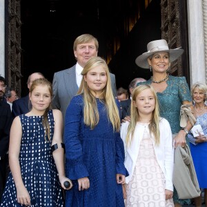 Le roi Willem-Alexander des Pays-Bas (parrain), son épouse la reine Maxima et leurs trois filles (les princesses Alexia, Catharina-Amalia et Ariane) lors du baptême du prince Carlos Enrique Leonard, prince héréditaire de Parme, fils du prince Carlos de Bourbon-Parme, le 25 septembre 2016 au Dôme de Parme. © Albert Nieboer/DPA/ABACAPRESS.COM