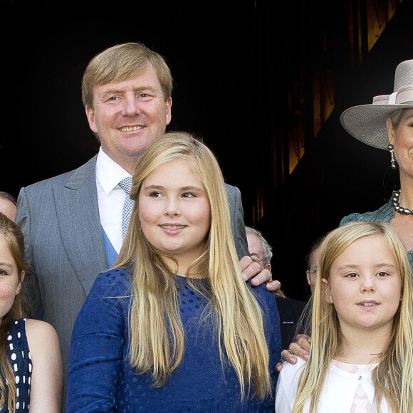 Le roi Willem-Alexander des Pays-Bas (parrain), son épouse la reine Maxima et leurs trois filles (les princesses Alexia, Catharina-Amalia et Ariane) lors du baptême du prince Carlos Enrique Leonard, prince héréditaire de Parme, fils du prince Carlos de Bourbon-Parme, le 25 septembre 2016 au Dôme de Parme. © Albert Nieboer/DPA/ABACAPRESS.COM