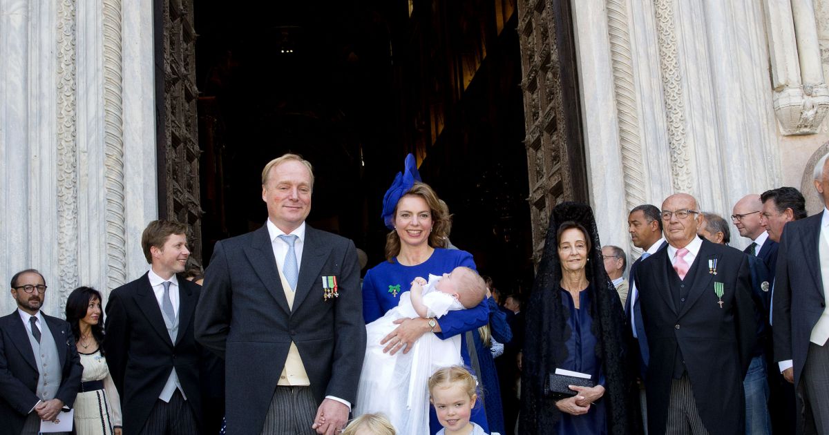 Prince Carlos de Bourbon de Parme (C left) and Princesses Annemarie (C
