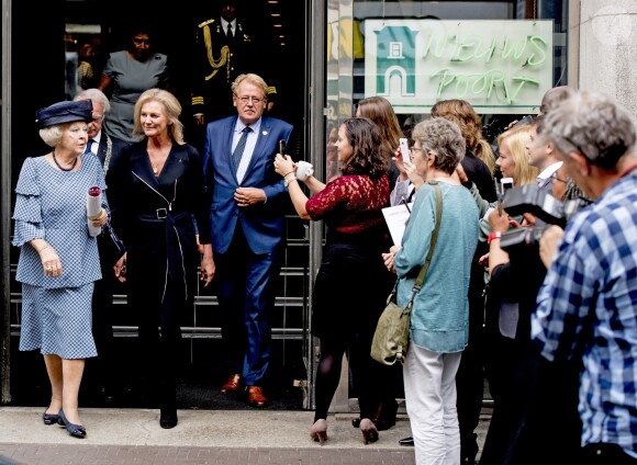 La princesse Beatrix des Pays-Bas au centre de conférence "Nieuwspoort" à l'occasion du 30ème anniversaire de "CoMensha" à La Haye. Le 22 septembre 2016  Princess Beatrix of the Netherlands leaving the Nieuwspoort Hague conference on the occasion of the 30th anniversary of CoMensha in Den Haag on September 22, 2016 The national Human Trafficking Coordination Centre stands at the congress reflect on what has been achieved and what are the challenges in the coming period22/09/2016 - La Haye