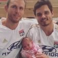 Florent Manaudou pose avec son frère Nicolas et sa nièce Rose sur Instagram le 3 octobre 2016.