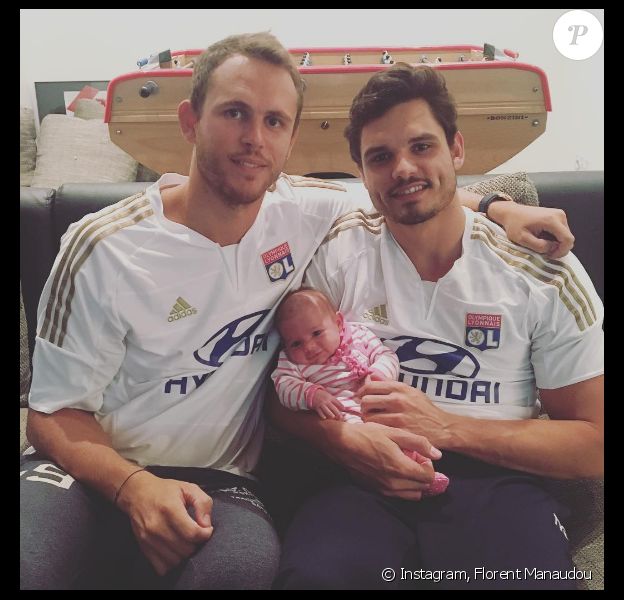 Florent Manaudou pose avec son frère Nicolas et sa nièce Rose sur Instagram le 3 octobre 2016.