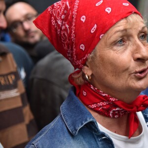 Des fans faisant la queue pour la premier concert de la nouvelle tournée de Renaud, après dix ans d'absence aux Arènes de l'Agora à Evry, le 1er octobre 2016. © Lionel Urman/Bestimage