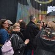 Des fans faisant la queue pour la premier concert de la nouvelle tournée de Renaud, après dix ans d'absence aux Arènes de l'Agora à Evry, le 1er octobre 2016. © Lionel Urman/Bestimage