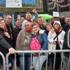 Des fans faisant la queue pour la premier concert de la nouvelle tournée de Renaud, après dix ans d'absence aux Arènes de l'Agora à Evry, le 1er octobre 2016. © Lionel Urman/Bestimage