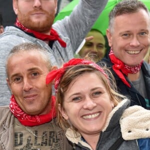 Des fans faisant la queue pour la premier concert de la nouvelle tournée de Renaud, après dix ans d'absence aux Arènes de l'Agora à Evry, le 1er octobre 2016. © Lionel Urman/Bestimage