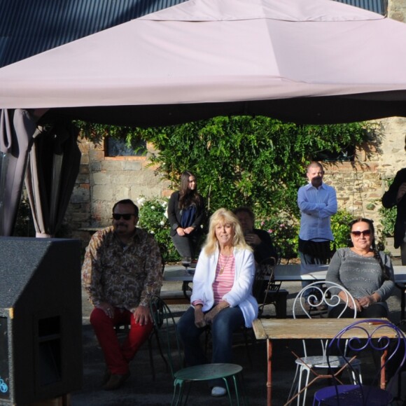 Exclusif - Mylène Demongeot a fêté son 81ème anniversaire en compagnie de Henry-Jean Servat, de la chanteuse Irène Roussel et de ses amis du Refuge de l'Arche, dans sa ferme en Mayenne, à Châtelain. Le 1er octobre 2016.