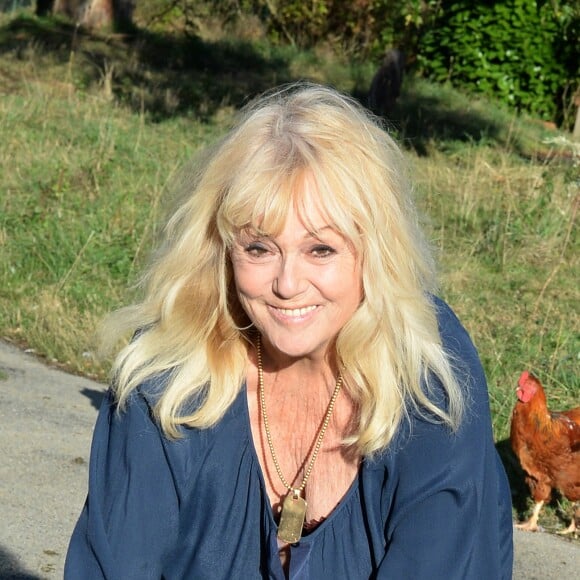 Exclusif - Mylène Demongeot a fêté son 81ème anniversaire en compagnie de Henry-Jean Servat, de la chanteuse Irène Roussel et de ses amis du Refuge de l'Arche, dans sa ferme en Mayenne, à Châtelain. Le 1er octobre 2016.