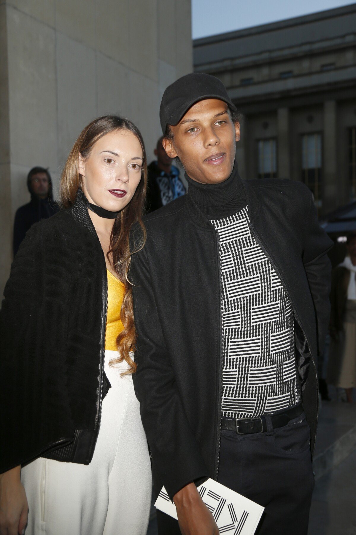 Photo : Stromae, se laisse pousser les cheveux, et sa femme Coralie Barbier  quittent leur hôtel pour se rendre au défilé de mode Louis Vuitton  collection prêt-à-porter Printemps-Eté 2017 lors de la