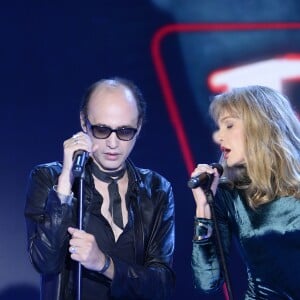 Nicolas Ker (du groupe Poni Hoax) et Arielle Dombasle - Enregistrement de l'émission "Vivement Dimanche", diffusée le 10 janvier 2016, au studio Gabriel à Paris. © Guirec Coadic/Bestimage