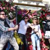 Guillaume Foucault, Jean-Marc Généreux, Tonya Kinzinger, Rayane Bensetti et sa compagne Denitsa Ikonomova - Première bataille de fleurs sur la Promenade des Anglais lors du 131ème carnaval de Nice "Roi de la Musique", avec une partie des membres de "Danse avec les stars", le 18 février 2015.