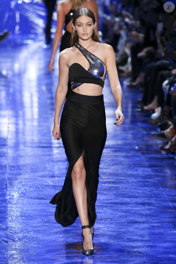 Gigi Hadid - Défilé de mode prêt-à-porter Printemps - Eté 2017 "Mugler " à Paris, le 1 octobre 2016.