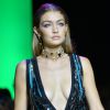 Gigi Hadid - Défilé de mode "Elie Saab", collection prêt-à-porter Printemps-Eté 2017 à Paris, le 1er octobre 2016.