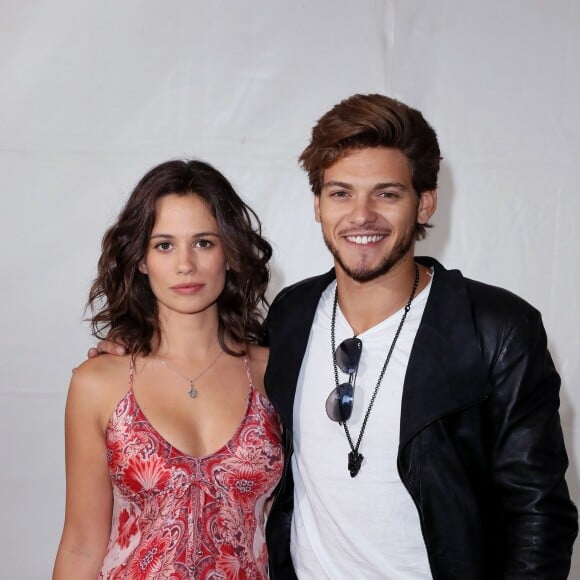 Lucie Lucas et Rayane Bensetti - Photocall du téléfilm "Coup de foudre à Jaïpur" lors du 18ème Festival de la Fiction TV de La Rochelle. Le 16 septembre 2016 © Patrick Bernard / Bestimage