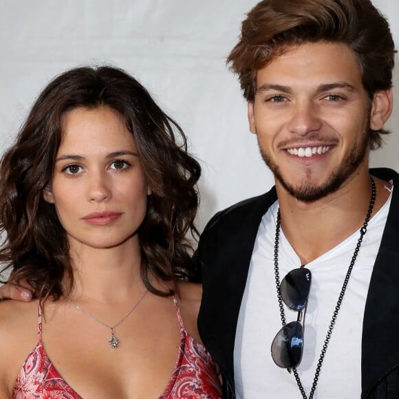 Lucie Lucas et Rayane Bensetti - Photocall du téléfilm "Coup de foudre à Jaïpur" lors du 18ème Festival de la Fiction TV de La Rochelle. Le 16 septembre 2016 © Patrick Bernard / Bestimage