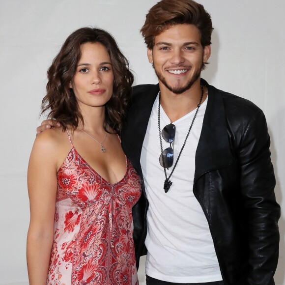 Lucie Lucas et Rayane Bensetti - Photocall du téléfilm "Coup de foudre à Jaïpur" lors du 18ème Festival de la Fiction TV de La Rochelle. Le 16 septembre 2016 © Patrick Bernard / Bestimage