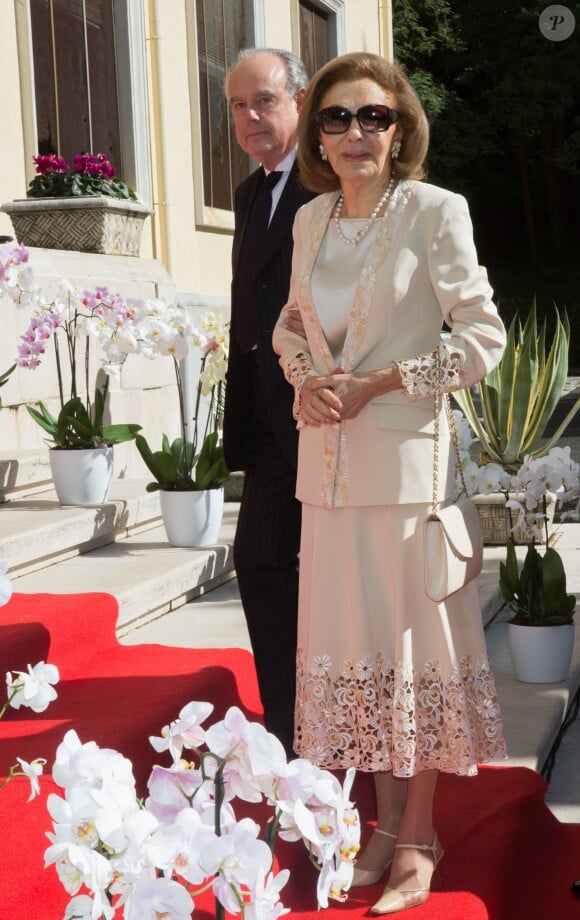 Frédéric Mitterrand et l'impératrice d'Iran Farah Pahlavi au mariage du prince Leka II d'Albanie et d'Elia Zaharia à Tirana (Albanie), le 8 octobre 2016