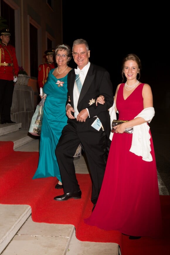 Le prince Gundakar de Liechtenstein, la princesse Marie de Liechtenstein et leur fille la princesse Léopoldine arrivent au dîner du mariage du prince Leka II d'Albanie et d'Elia Zaharia au palais royal à Tirana, le 8 octobre 2016