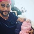 L'acteur Cheyenne Jackson a posté d'adorables photos de ses bébés sur Instagram. Octobre 2016.