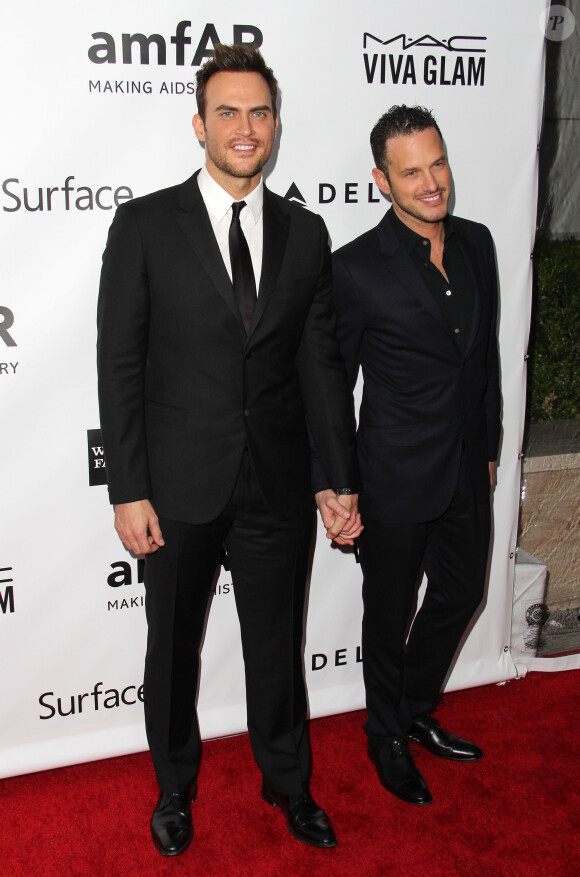 Cheyenne Jackson et son petit ami Jason Landau - Personnalites lors de la 4e Soiree de gala "amFAR Inspiration" à Hollywood, Los Angeles le 12 décembre 2013