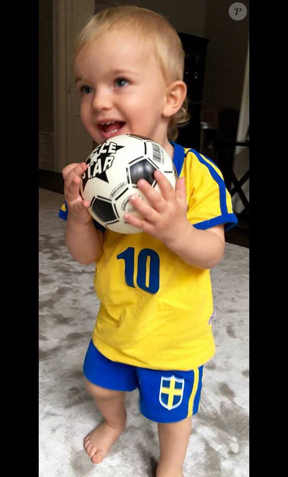 Le prince Nicolas de Suède en supporteur de son équipe nationale lors de l'Euro, en août 2016. Photo partagée sur Facebook par sa maman la princesse Madeleine de Suède.