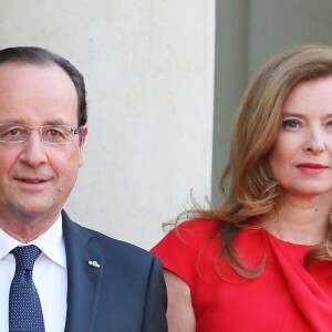 François Hollande et Valérie Trierweiler lors du dîner d'état au Palais de l'Elysee en l'honneur de Mr Bronislaw Komorowski, President de la Republique de Pologne, le 7 mai 2013.