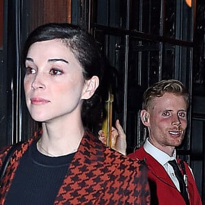 Kristen Stewart et St. Vincent quittant leur hôtel à New York le 3 octobre 2016