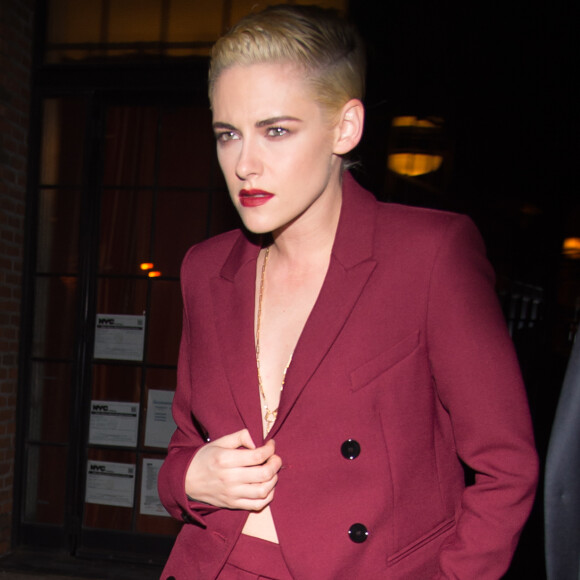 Kristen Stewart et St. Vincent quittant leur hôtel à New York le 3 octobre 2016