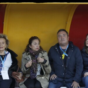 Exclusif - Prix spécial - Jacques Vendroux, Bernadette Chirac, Anne Barrère, Fabien Onteniente, Danuta Pieter - Match de football caritatif organisé par le Variétés Club de France au profit de l'association "+ de Vie" présidée par Bernadette Chirac et de l’association "Urma" présidée par Laurent Blanc au stade Jean-Louis David à Mantes-la-Jolie le 11 octobre 2016. C’est la première sortie officielle de Bernadette Chirac depuis l’hospitalisation de son mari Jacques Chirac et de sa propre hospitalisation. © Alain Guizard/Bestimage (no web - No Blog pour suisse et Belgique)11/10/2016 - Mantes la Jolie