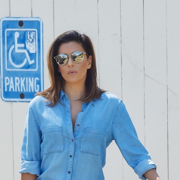 Eva Longoria sort de Cafe Med à West Hollywood, le 15 septembre 2016