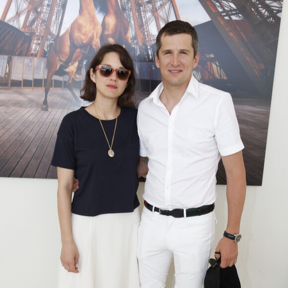 Marion Cotillard et son compagnon Guillaume Canet lors du Longines Paris Eiffel Jumping au Champ-de-Mars à Paris, le 4 juillet 2015.