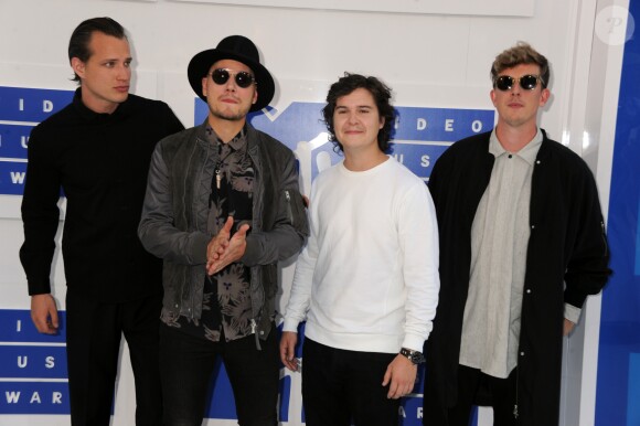 Lukas Graham et son groupe aux MTV Video Music Awards 2016 au Madison Square Garden à New York, le 28 août 2016.