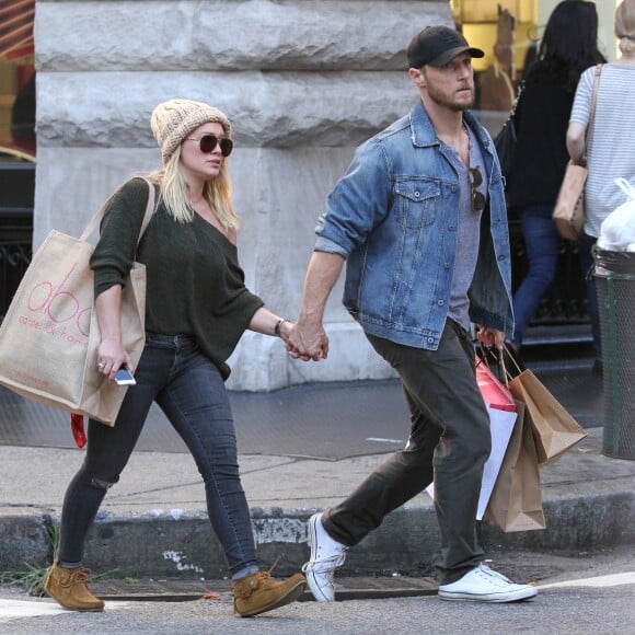 Hilary Duff et son compagnon Jason Walsh font du shopping à Manhattan le 24 septembre 2016. © CPA / Bestimage