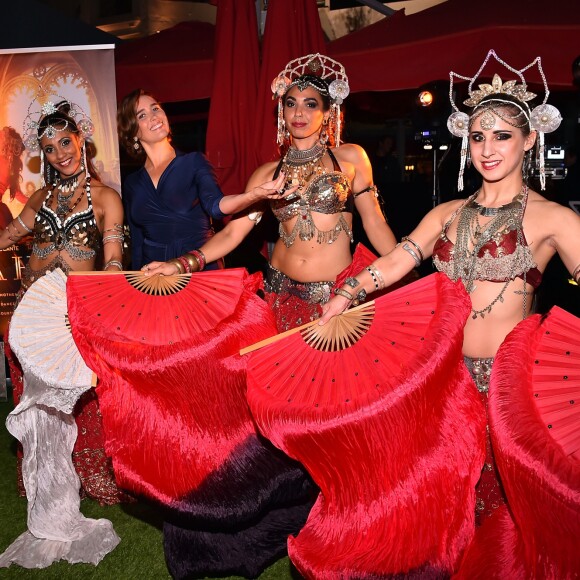 Vahina Giocante avec des danseuses - Soirée de lancement de la série "Mata Hari" produite par Star Media en partenariat avec Channel One Russia et Inter Ukraine, au MIPCOM 2016 à Cannes le 16 octobre 2016. © Bruno Bebert/Bestimage