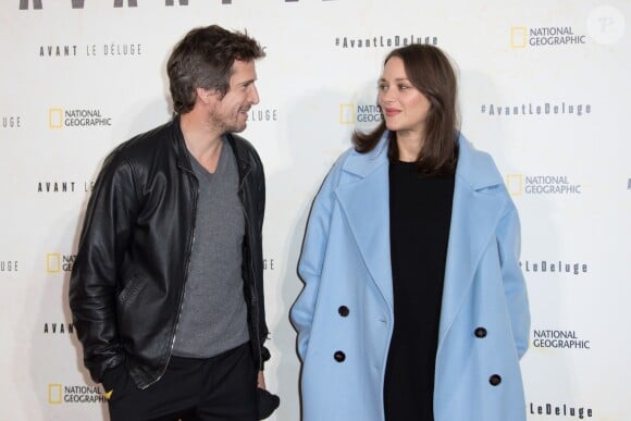 Marion Cotillard, enceinte, et son compagnon Guillaume Canet - Avant première du documentaire "Before the flood" au théâtre du Châtelet à Paris le 17 octobre 2016. © Cyril Moreau/Bestimage