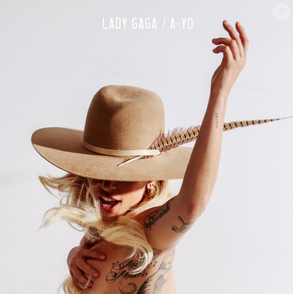 Lady Gaga topless sur la pochette de son nouveau single "A-Yo".