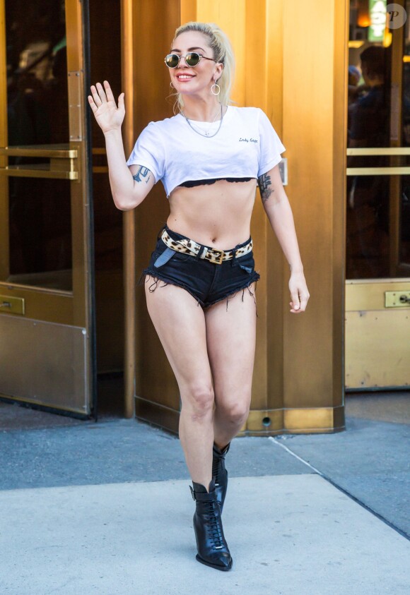 Lady Gaga à la sortie des studios de la radio Z100 après l'émission d'Elvis Duran à New York, le 12 septembre 2016.