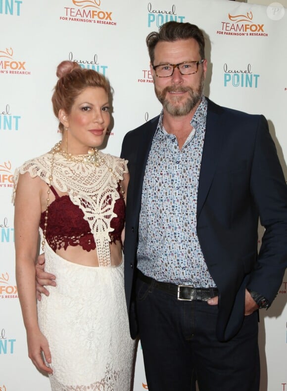 Tori Spelling et son mari Dean McDermott lors de la soirée "Raising The Bar To End Parkinson's" au Laurel Point à Studio City, le 27 juillet 2016.