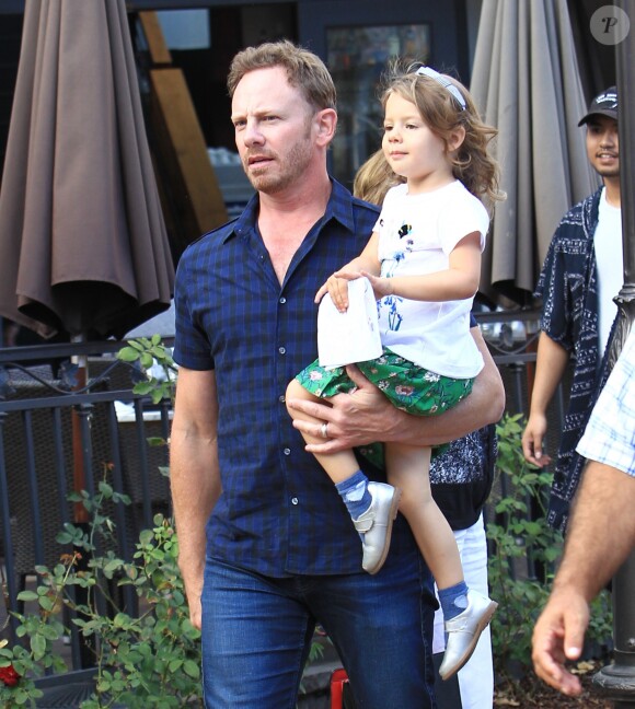 Exclusif - Ian Ziering fait du shopping avec sa fille Penna Ziering à The Grove à Hollywood, le 10 octobre 2016