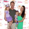 Ian Ziering, sa femme Erin Ludwig et leurs filles Penna Mae, Mia Loren au spectacle "Pirate & Princess : Power of Doing Good" à Pasadena. Le 16 août 2014