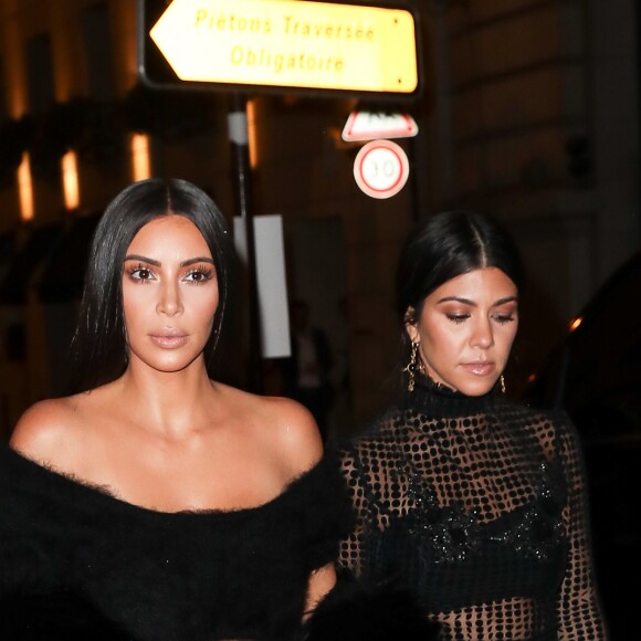 Kim Kardashian et sa soeur Kourtney arrivent à l'hôtel Ritz à Paris le 30 septembre 2016. © Cyril Moreau/Bestimage