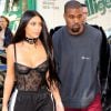 Kim Kardashian et Kanye West se rendent dans une boutique Armani pendant la fashion week à Paris le 29 septembre 2016.
