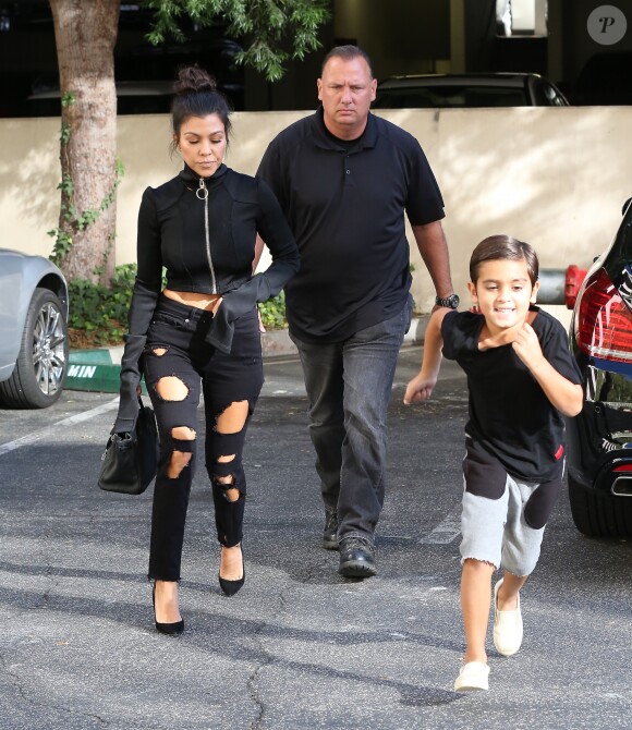 Kourtney Kardashian dépose son fils Mason à l'école, Los Angeles, le 18 octobre 2016