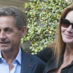 Nicolas Sarkozy, sa femme Carla Bruni-Sarkozy et leur fille Giulia Sarkozy quittent l'hôtel Four Seasons à Buenos Aires, le 29 août 2015.